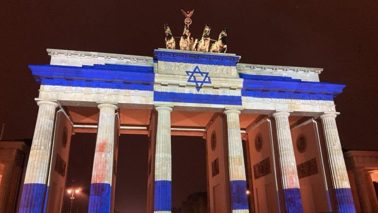 Clădirile din întreaga lume, luminate în culorile drapelului israelian