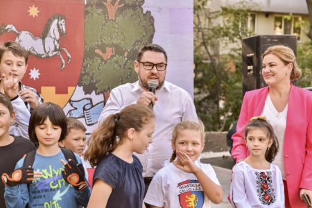 Primarul interimar Alexei Lungu inaugurează o nouă curte modernizată în Orhei
