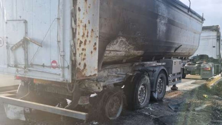 Incendiu în România: TIR din R. Moldova încărcat cu cereale mistuit de flăcări