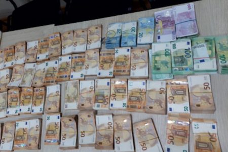 9 Ani de închisoare pentru introducerea ilegală a 440,000 euro în Moldova