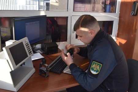 Cazuri de falsificare a permiselor de conducere la frontieră