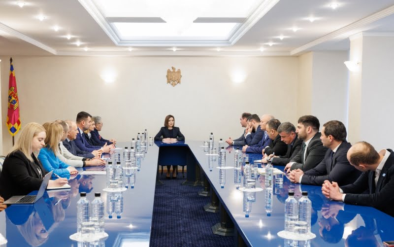 Președinta Maia Sandu a discutat cu reprezentanții partidelor politice despre referendumul privind aderarea țării la UE