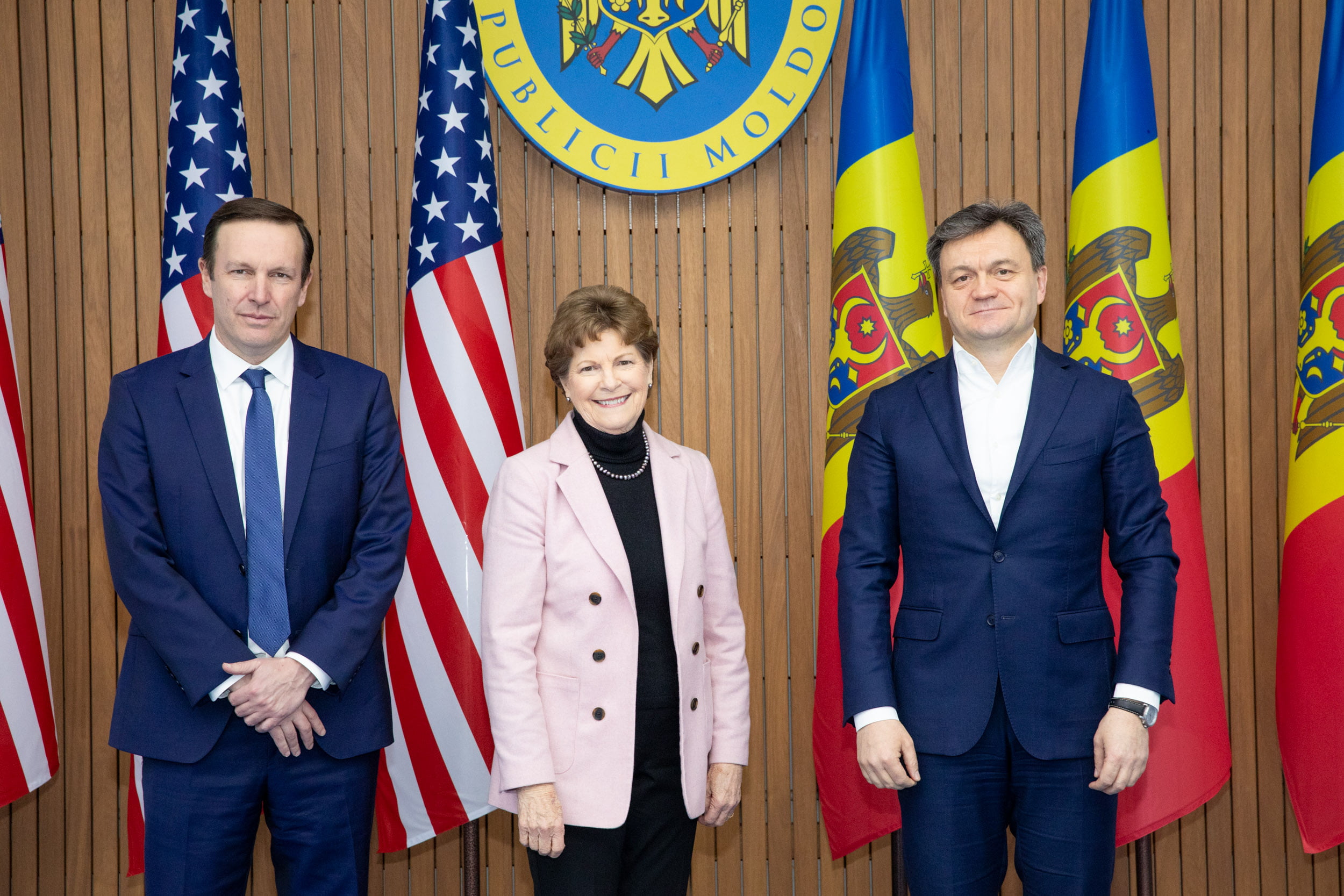 Prim-ministrul Dorin Recean s-a întâlnit cu senatorii americani, Jeanne Shaheen și Chris Murphy