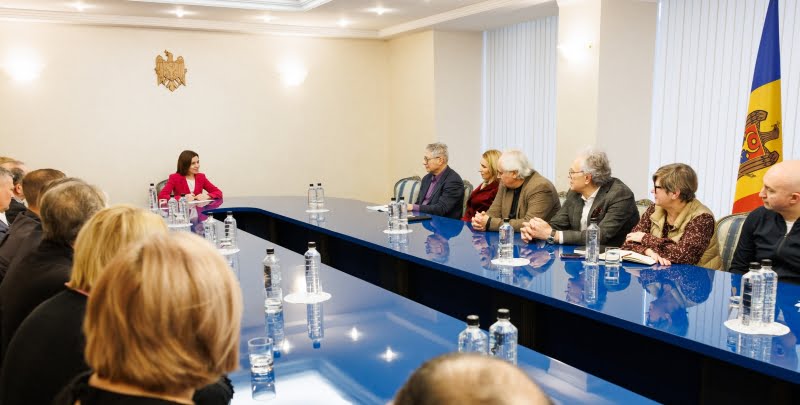 Maia Sandu a discutat despre referendum cu oamenii de cultură
