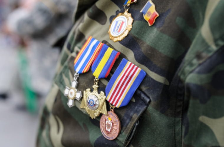 Alocațiile pentru toți veteranii de război, majorate de Guvern