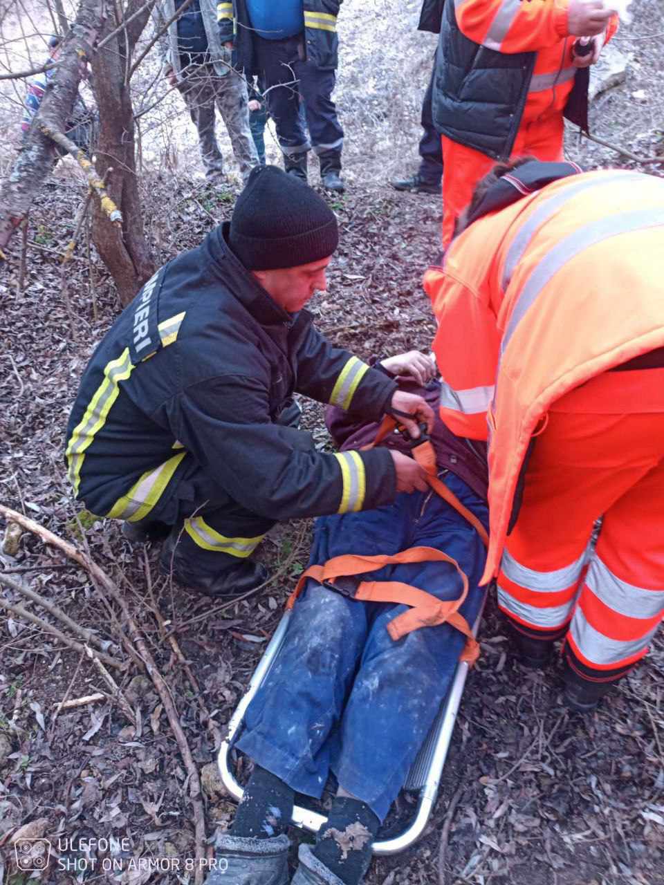 Salvatori din Rezina reușesc să scoată din prăpastie un bărbat în vârstă de 77 de ani, dispărut timp de trei zile