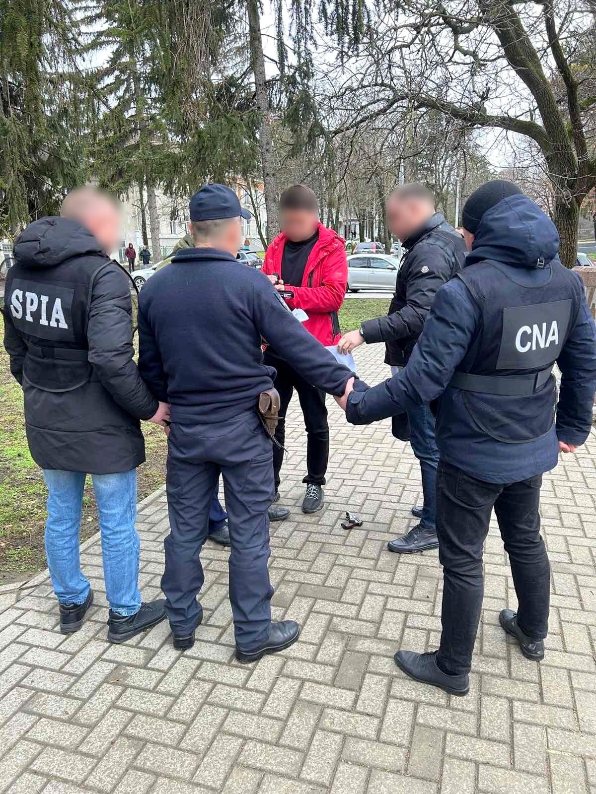 Un polițist din cadrul Inspectoratului de poliție Cimișlia, cercetat pentru trafic de influență de CNA. Ar fi cerut 800 de euro de la un șofer