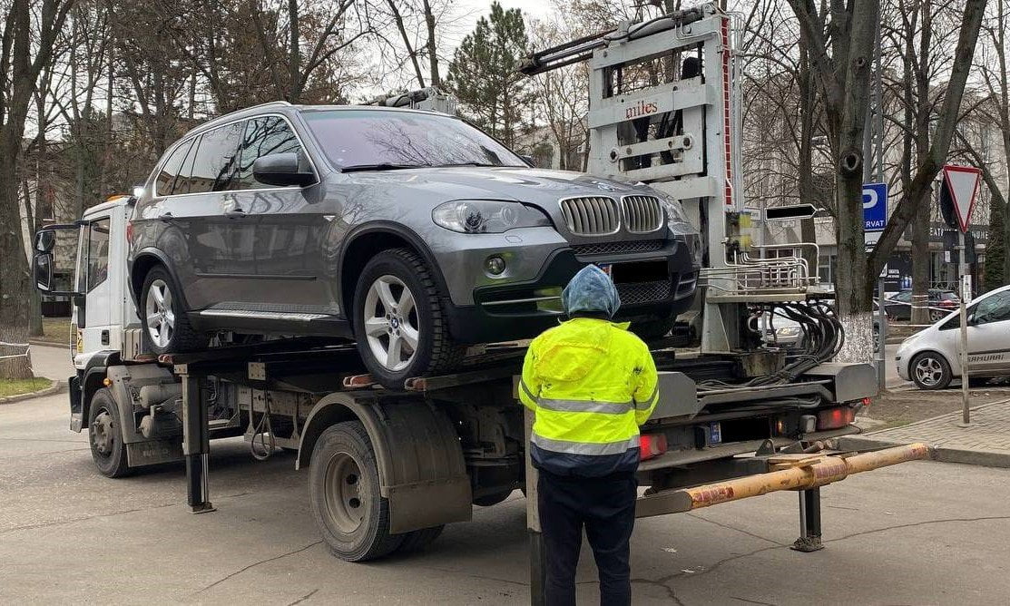 Un automobil de model BMW, sechestrat într-un dosar de escrocherie și spălare de bani, a fost ridicat de ARBI a CNA 