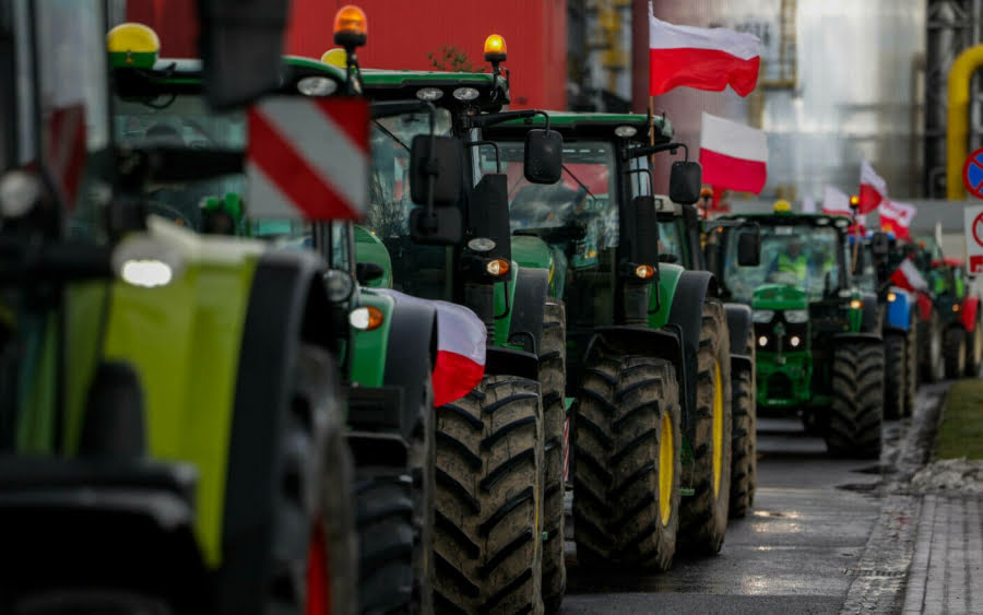 Fermierii polonezi anunță că pe 20 februarie vor bloca complet granița cu Ucraina