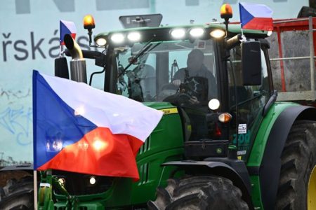 Fermierii cehi au intrat cu tractoarele în centrul orașului