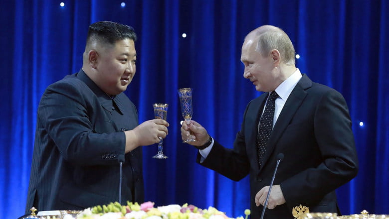 Vladimir Putin i-a făcut cadou lui Kim Jong Un o limuzină
