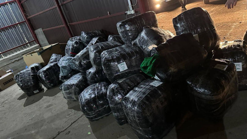 Schemă de contrabandă cu marfă din Ucraina: Doi funcționari, reținuți