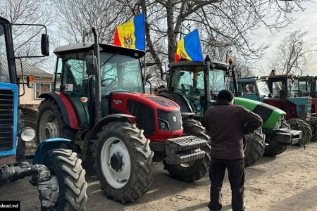 Protestul fermierilor din Moldova se extinde: Tractoarele ajung la Vama Leușeni