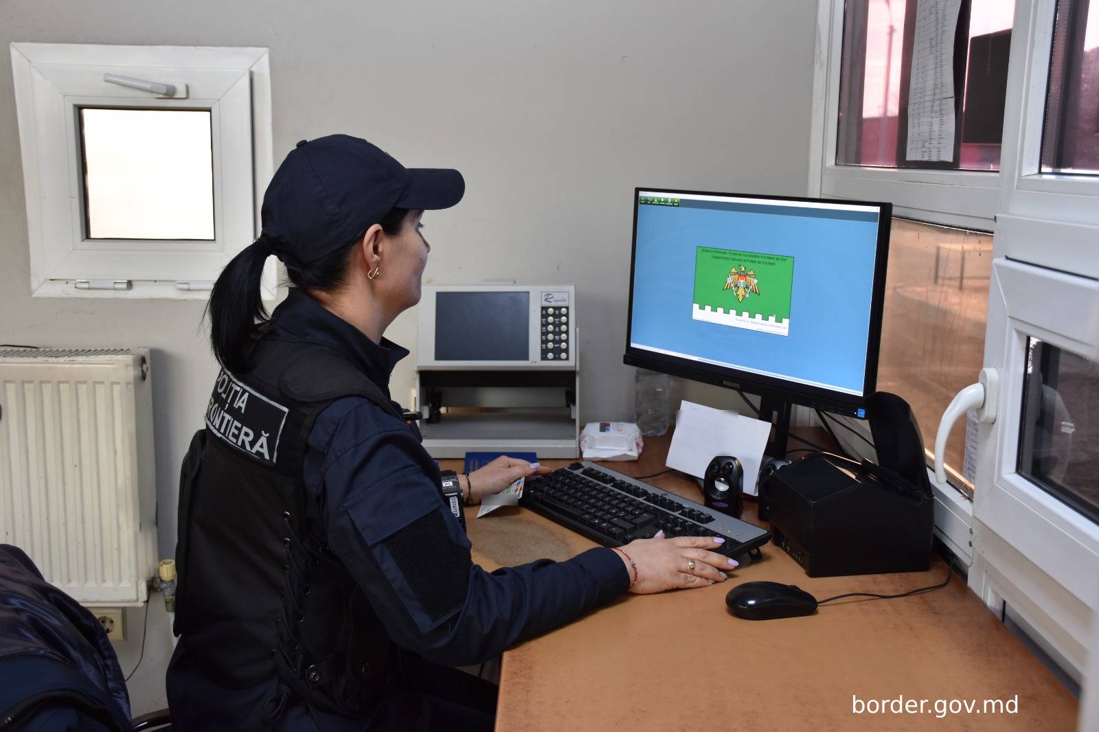 Un șofer de camion, descoperit cu permisul de conducere falsificat