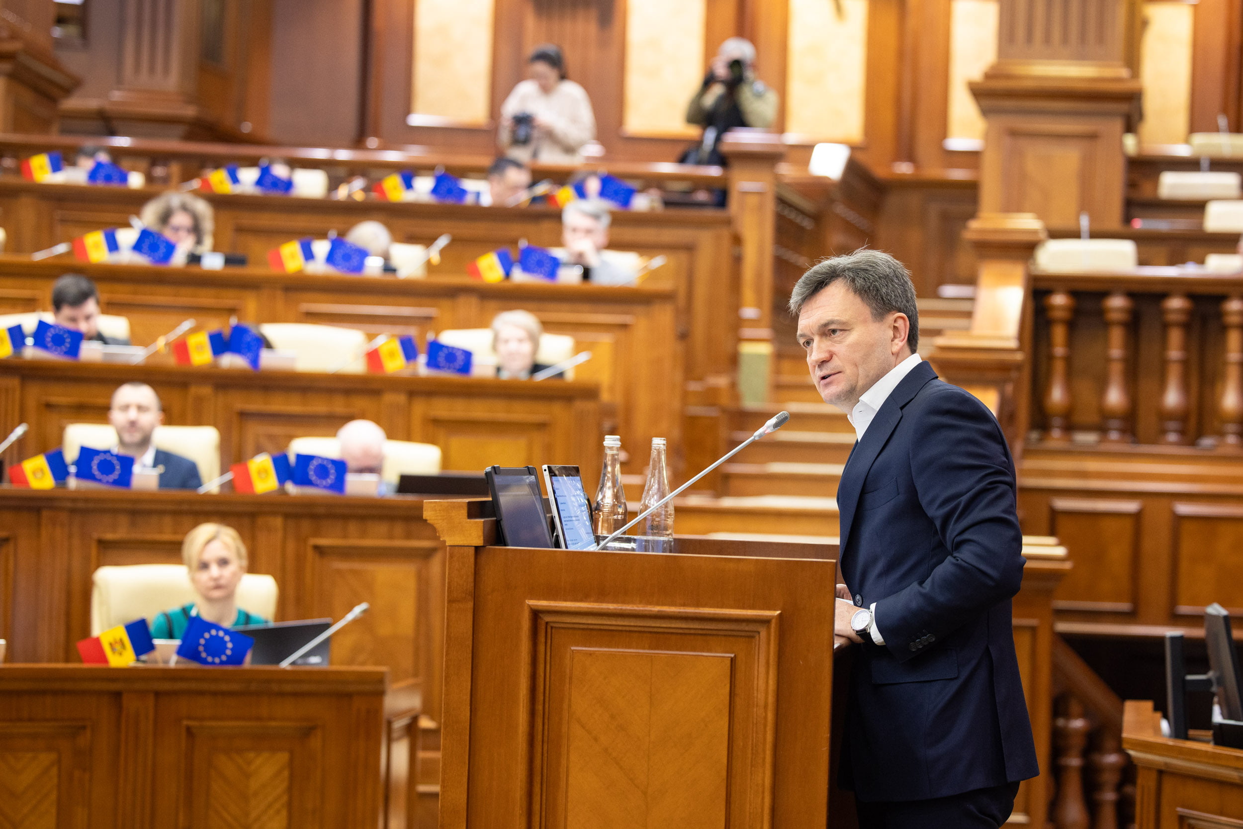Prim-ministrul Dorin Recean, la prezentarea Raportului cu privire la activitatea Guvernului: „Pentru Moldova europeană trebuie să ne unim cu toții forțele, să continuăm reformele care aduc beneficii cetățenilor și țării”