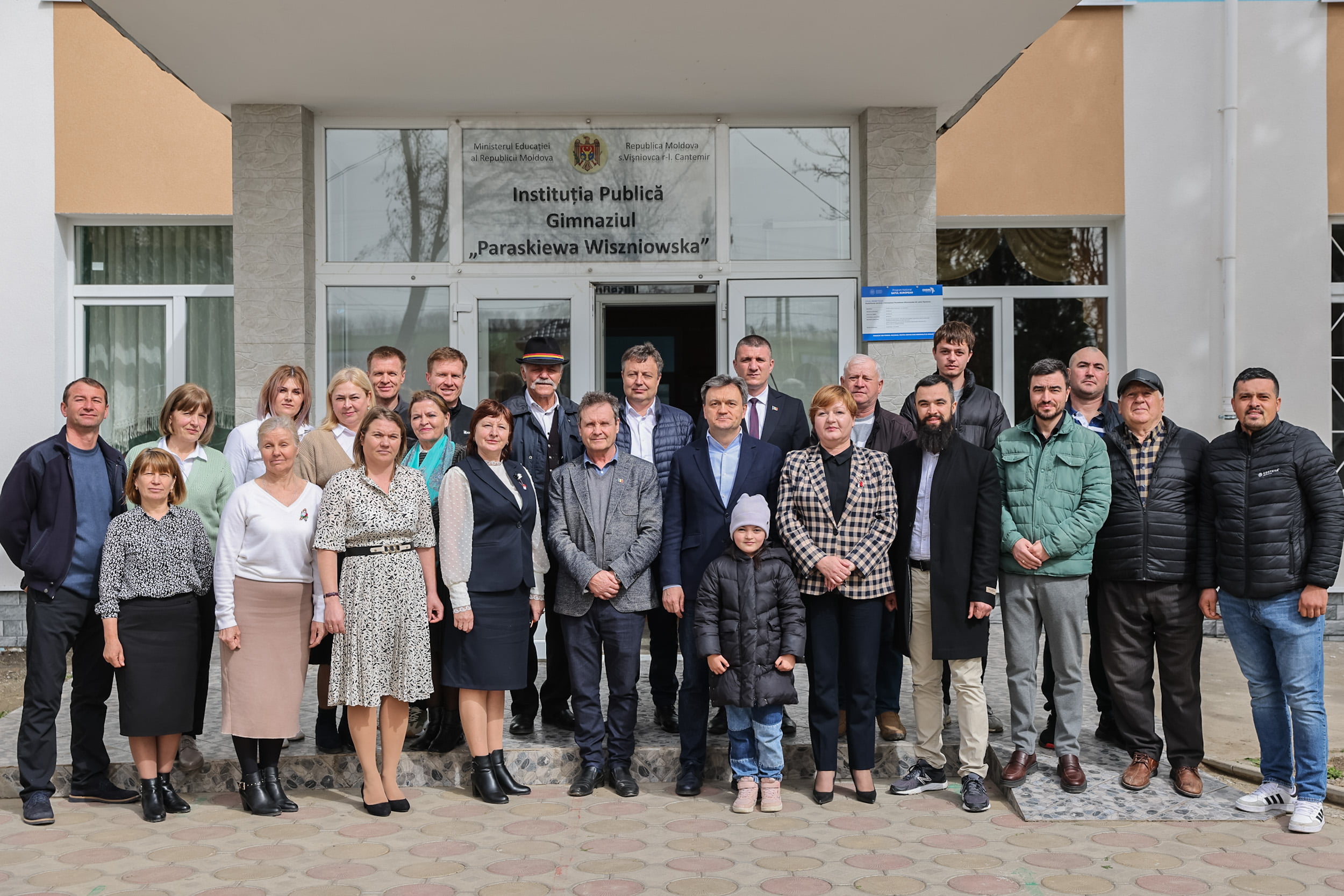Prim-ministrul Dorin Recean a discutat cu elevii și profesorii din raionul Cantemir: „Tinerii cred în viitorul european al țării noastre și sunt hotărâți să contribuie la acest proces”