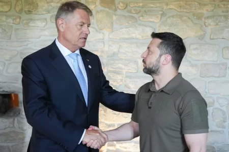 Președintele României a aprobat instruirea în țara sa a zeci de militari ucraineni