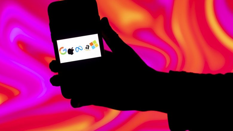 Comisia Europeană deschide investigaţii împotriva Apple, Google şi Meta