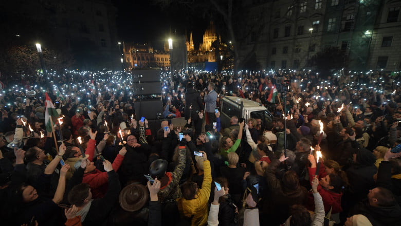 Mii de oameni au ieșit în stradă, în Budapesta, pentru a cere demisia premierului Viktor Orban