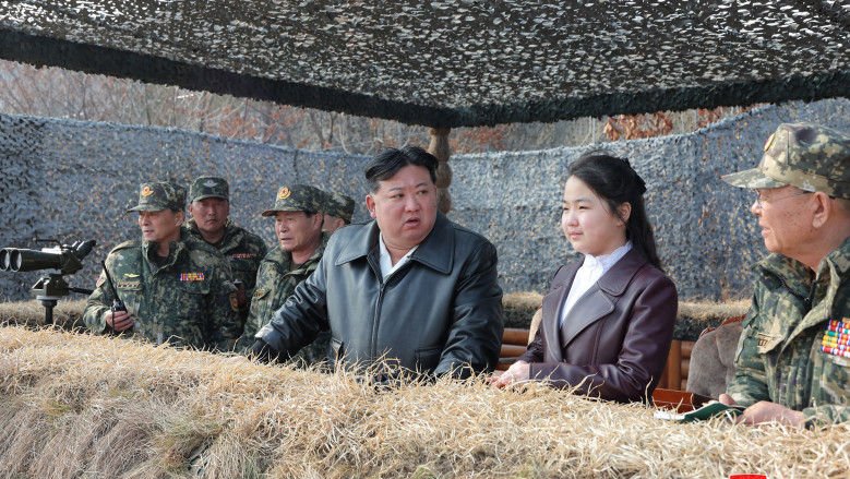 Liderul nord-coreean Kim Jong Un şi-ar fi ales fiica drept succesoare, afirmă Seulul