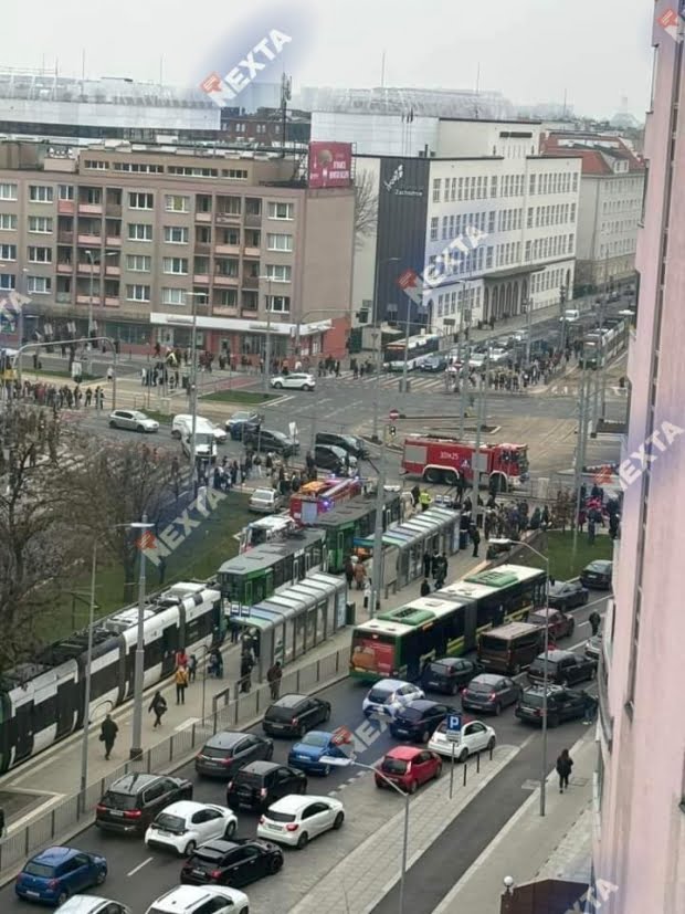 VIDEO FOTO – O mașină a intrat în mulțime în Polonia: 17 răniți