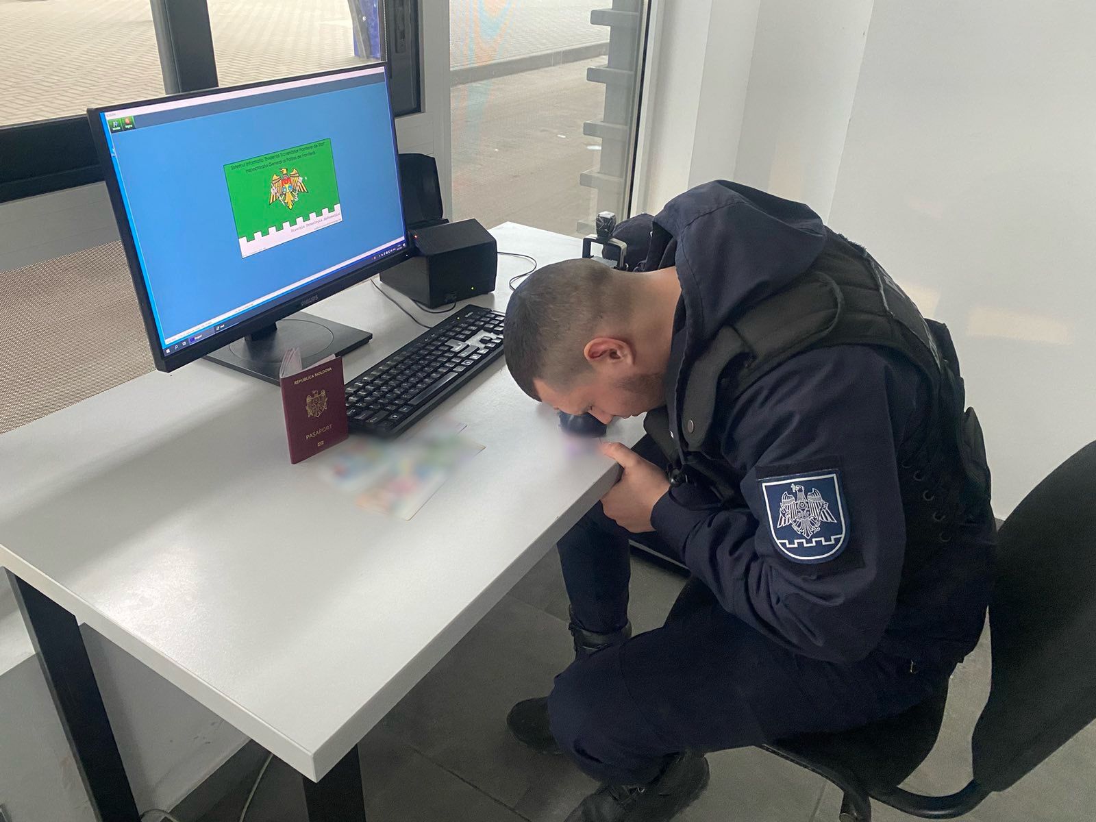 Alte trei acte falsificate, ridicate de la călători 