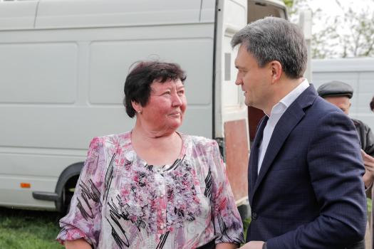 Premierul Dorin Recean, în discuții cu oamenii din raionul Sângerei: „Guvernul construiește Europa aici, la noi acasă, prin proiectele de dezvoltare a localităților”