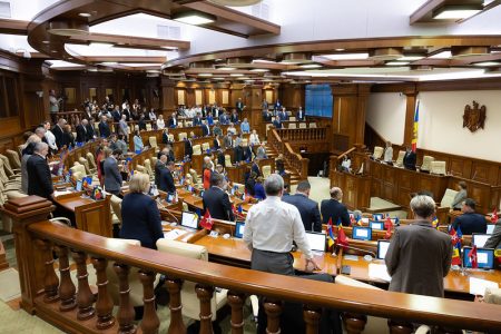Restanțele salariale de la CFM: Parlamentul ia măsuri pentru a proteja drepturile angajaților