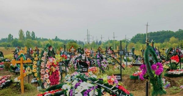 Primăria Chișinău îndeamnă locuitorii capitalei să vină să facă ordine în cimitire. Mai aproape de Paște, va fi interzi și accesul mașinilor în cimitire
