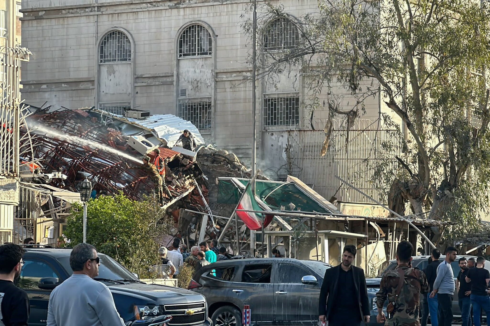 Israelul ar fi bombardat consulatul iranian din Damasc. Bilanțul a ajuns la 11 morți