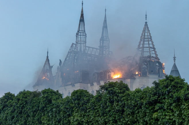 „Castelul lui Harry Potter” din Ucraina a ars după ce rușii l-au lovit cu o rachetă