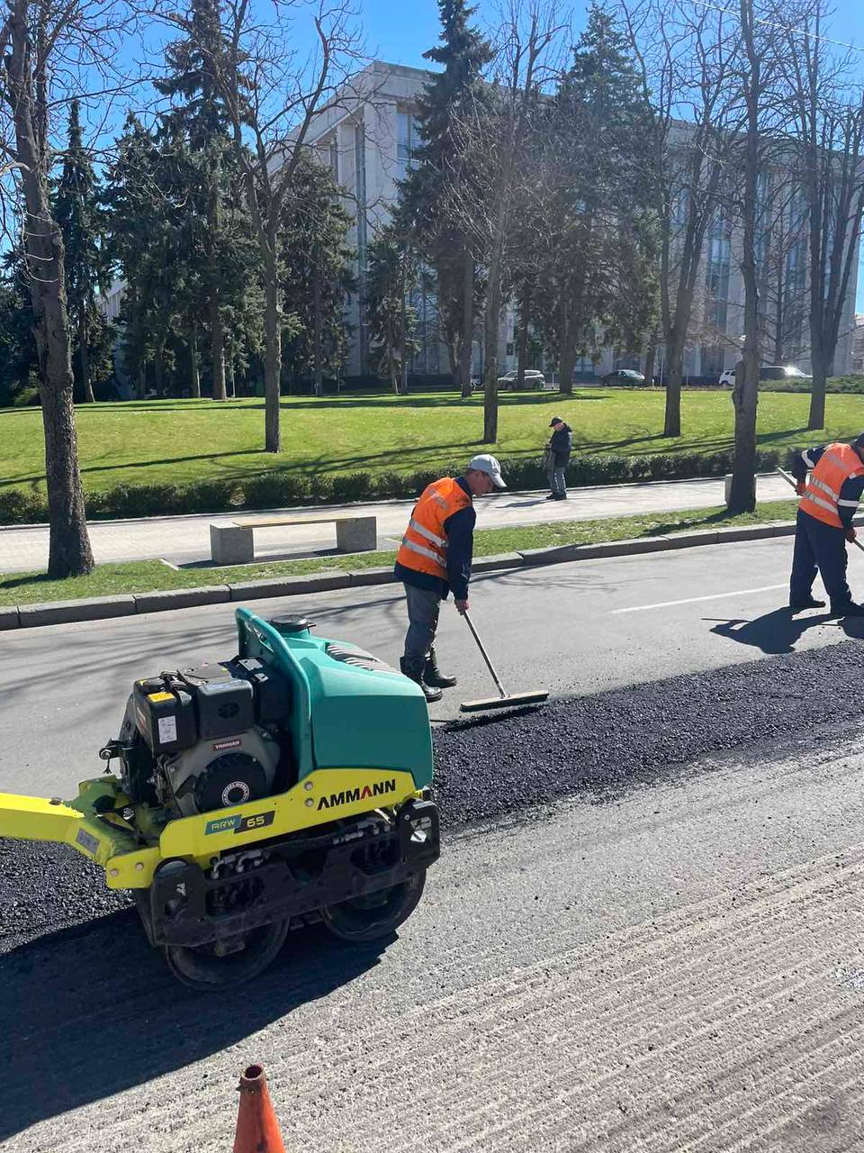 Primăria capitalei intensifică lucrările de întreținere a infrastructurii rutiere