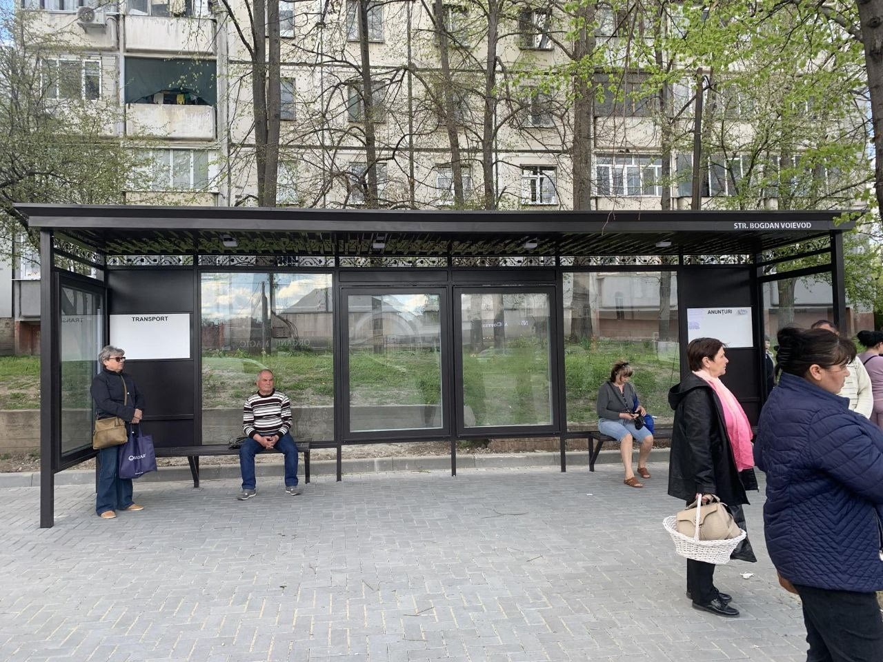 O nouă stație de așteptare a transportului public pe str. Bogdan Voievod