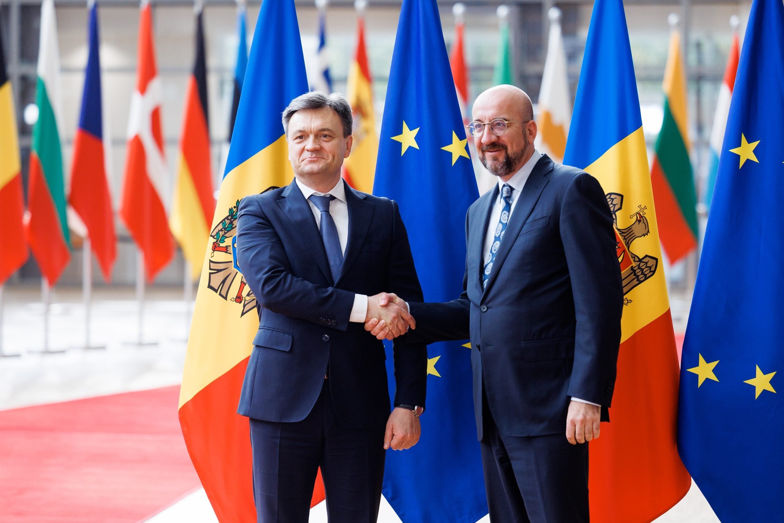 Prim-ministrul Dorin Recean, la întrevederea cu președintele Consiliului European, Charles Michel: „Viitorul Republicii Moldova este în marea familie europeană”