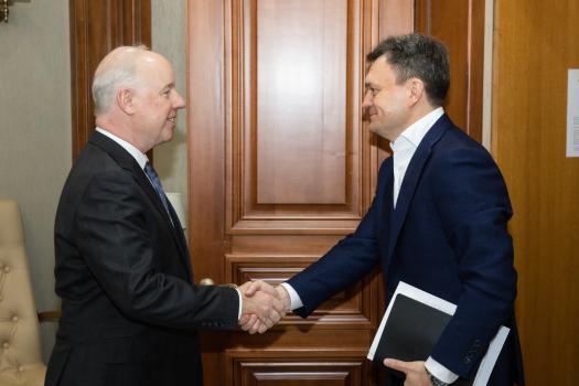 Prim-ministrul Dorin Recean a avut o întrevedere de rămas bun cu ambasadorul SUA, Kent D. Logsdon