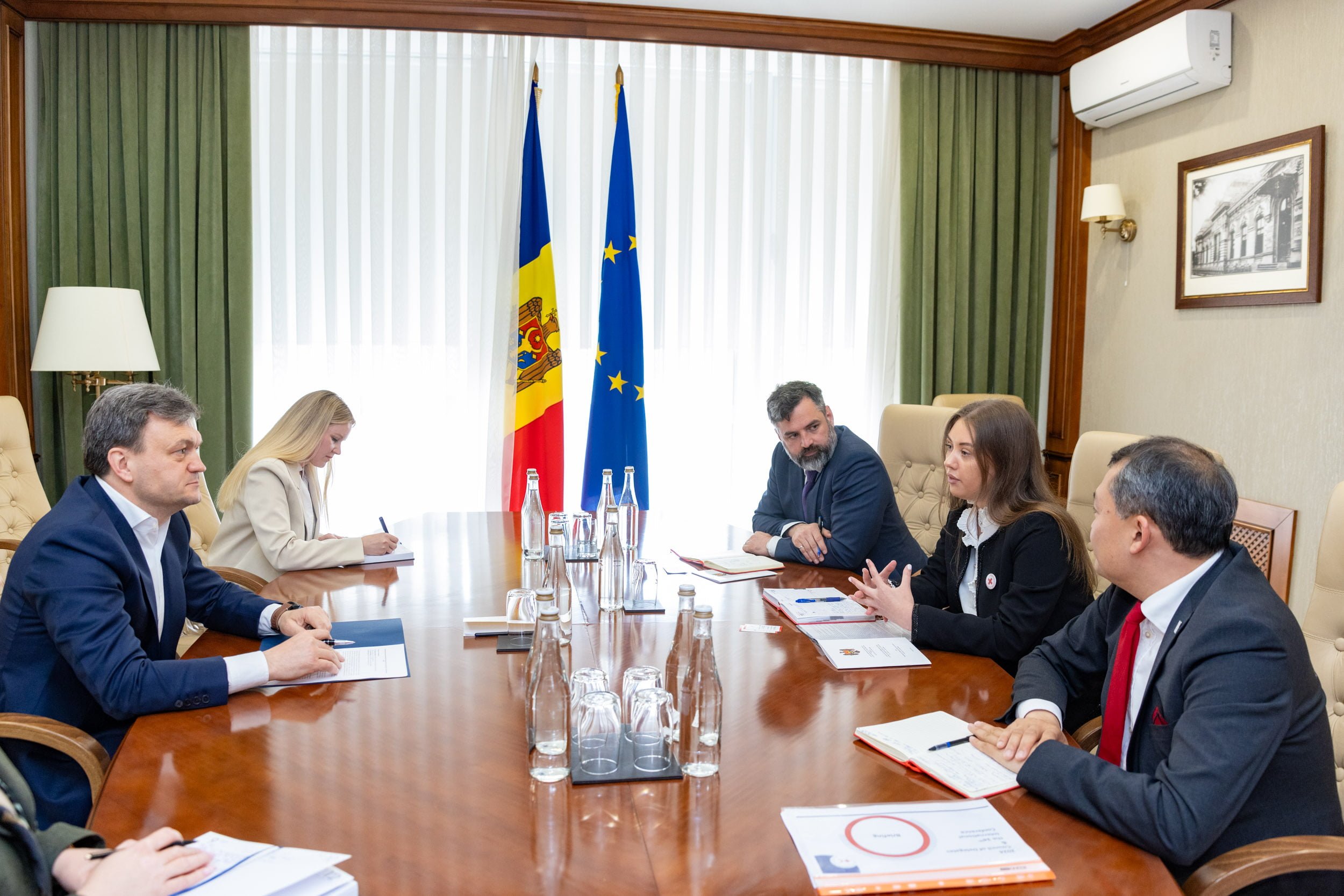 Prim-ministrul Dorin Recean a avut o întrevedere cu reprezentanții organizației Crucea Roșie