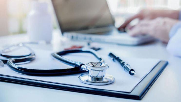 Cetățenii cu boli cronice vor beneficia de servicii medico-sociale acasă
