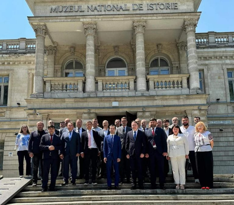13 partide politice au semnat „Pactul pentru Europa”