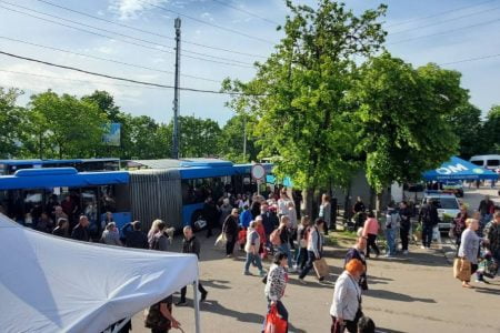Atenție șoferi: Rugăm păstrarea locurilor libere pentru autobuzele către cimitirul „Sfântul Lazăr”