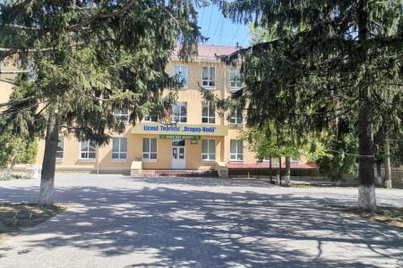 Condiții moderne pentru elevii LT „Dragoș Vodă” din Stăuceni. Ion Ceban: „Elevii vor avea parte de ore de chimie captivante și interactive”