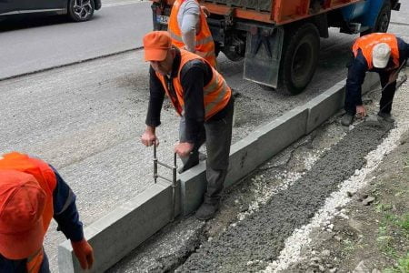 Primăria Chișinău efectuează lucrări de întreținere a infrastructurii rutiere pe str. Albă Iulia