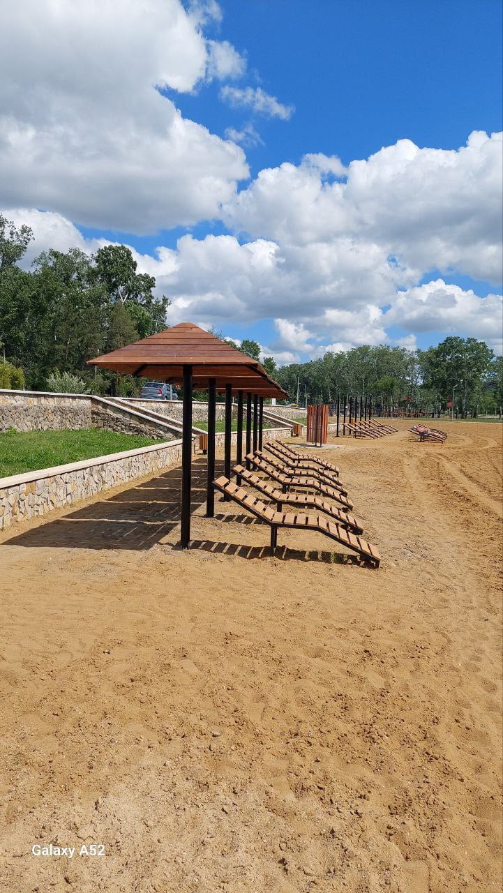 Plajele din Parcul „La Izvor” sunt amenajate pentru deschiderea sezonului estival