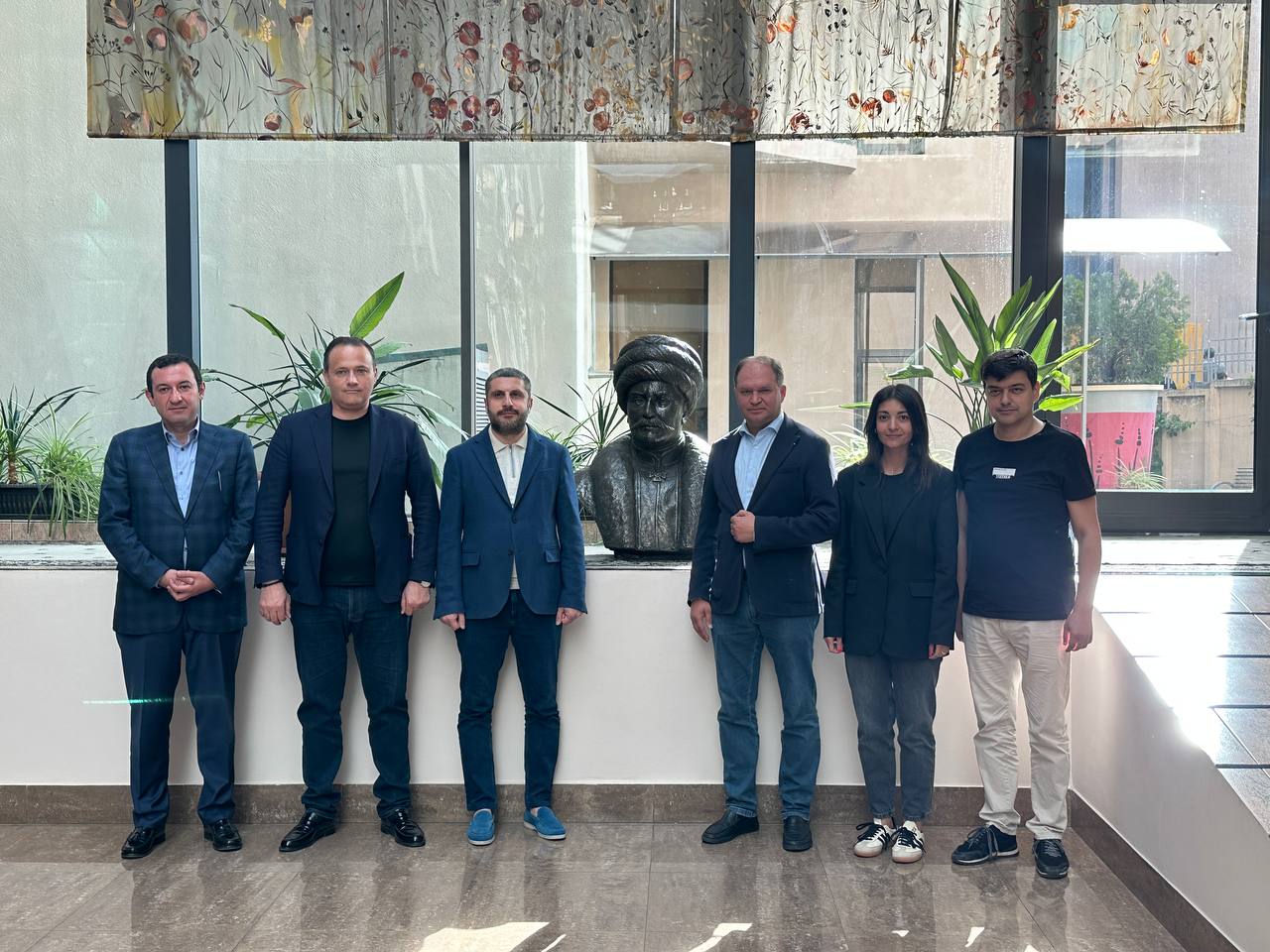 Bustul lui Manuc Bei Mirozoian instalat în Erevan: Un gest frumos al Primăriei Chișinău pentru consolidarea relațiilor cu Armenia