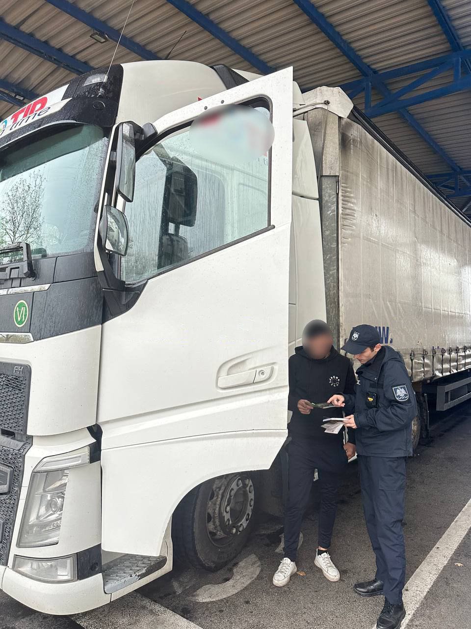 Cetățean ucrainean, surprins cu permis fals în timpul controlului la trecerea frontierei din Cahul
