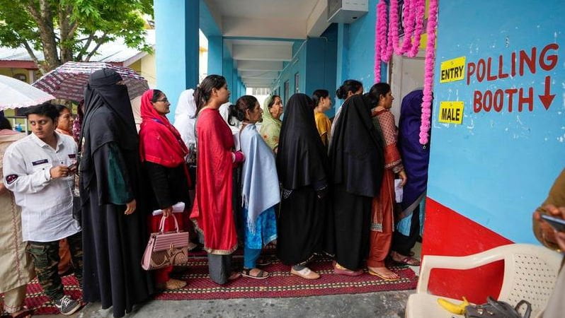 India încheie alegerile legislative după un maraton de 44 de zile de vot