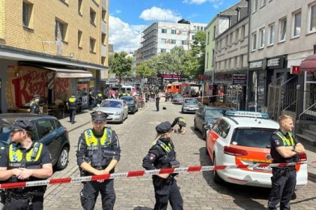 Un bărbat înarmat cu un topor a fost împușcat de polițiști înainte de meciul Polonia – Olanda din Hamburg