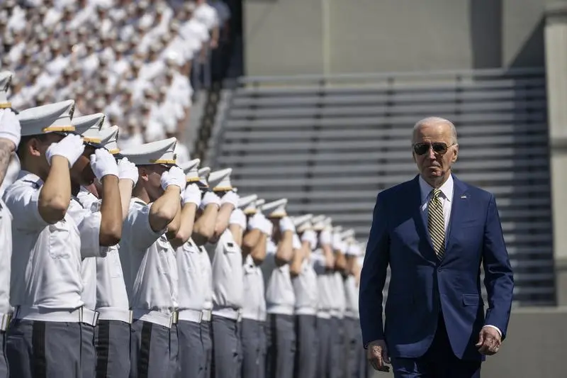 Președintele Biden anunță că îi va grația pe militarii americani condamnați pentru relații homosexuale