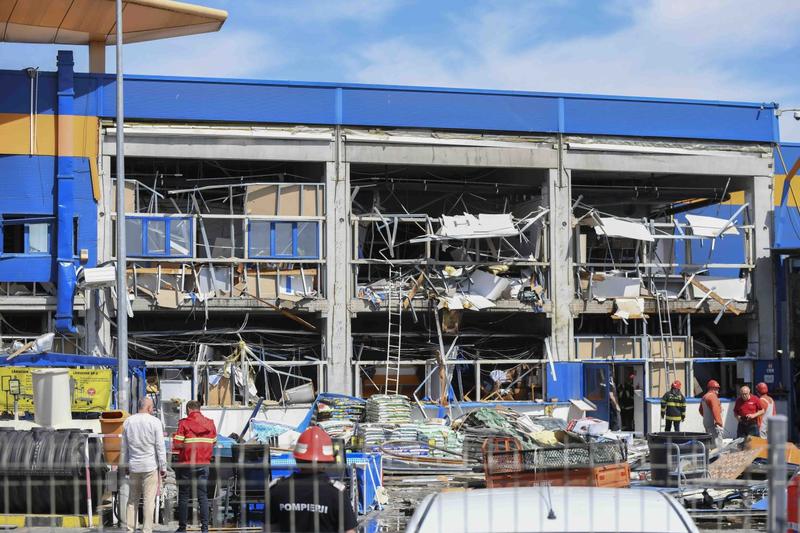 Cel puțin 13 răniți, unii grav, în explozia dintr-un magazin, la Botoșani