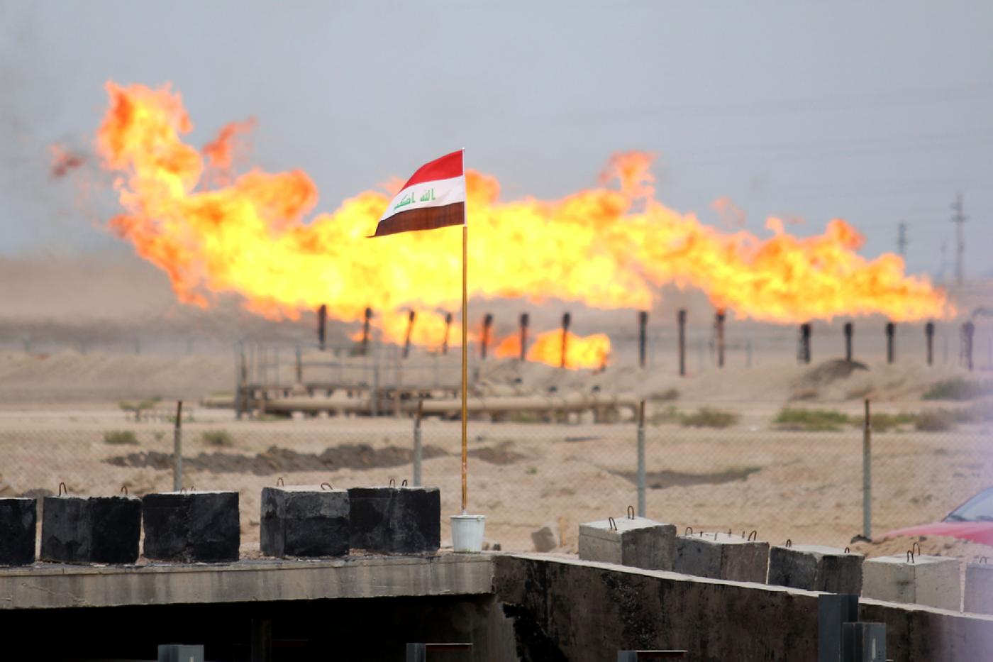 În Irak arde o rafinărie de petrol