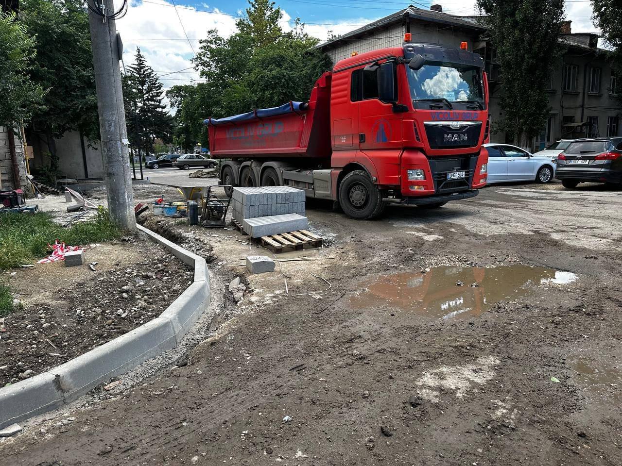 Lucrări de reparație la Grădinița nr. 54: Trotuare noi și carosabil asfaltat